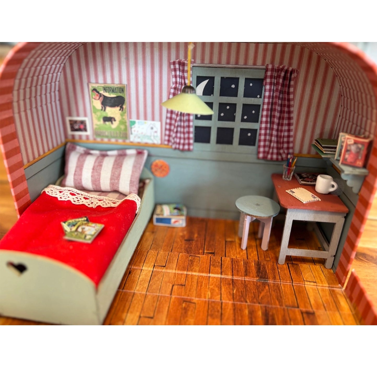 Mouse Mansion To Go - Bedroom